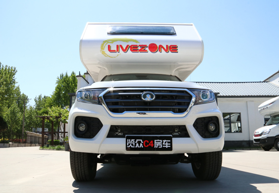 四驅、兩張超大床人床的房車，看這款