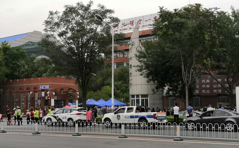 覽眾房車助力高考，考生金榜題名