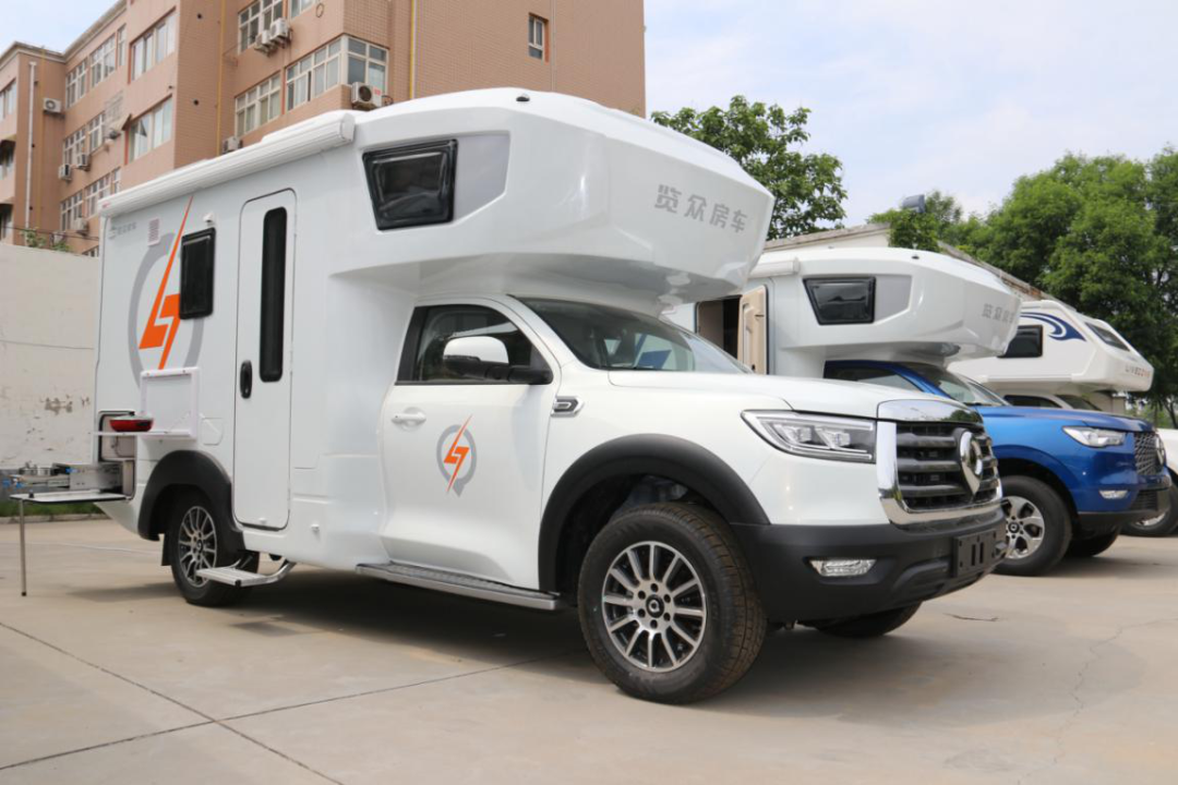 為自由著色！紅、白、藍、棕，你選哪一種？