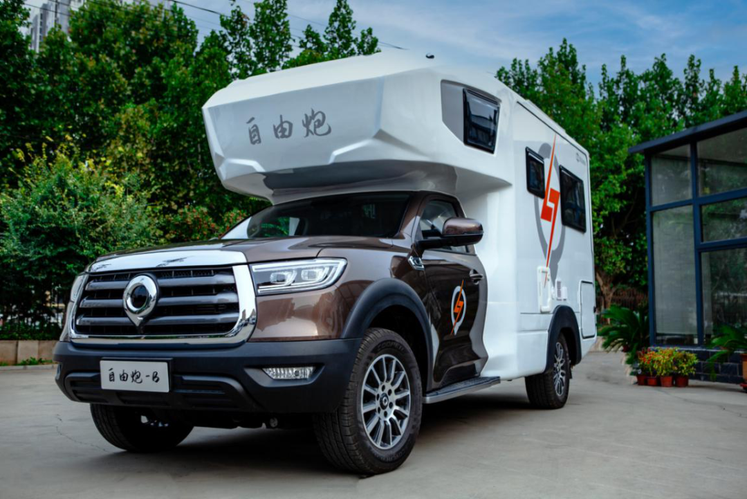 為自由著色！紅、白、藍、棕，你選哪一種？